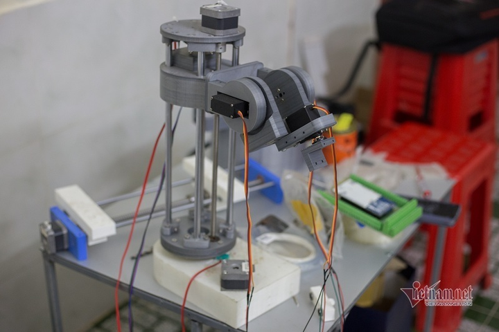Robot lấy mẫu xét nghiệm COVID-19 giá 20 triệu đồng của học sinh lớp 11 - 3