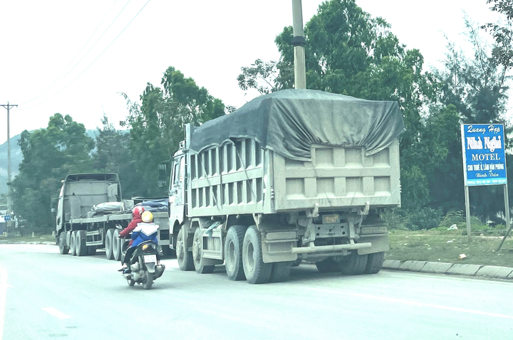 Xe cơi nới thành thùng, quá hạn kiểm định tung hoành ở Khu kinh tế Nghi Sơn - 7