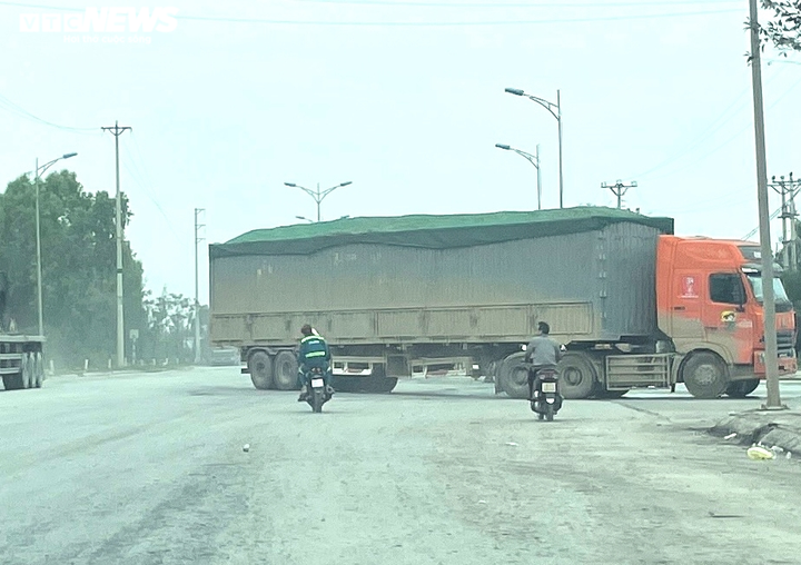 Xe cơi nới thành thùng, quá hạn kiểm định tung hoành ở Khu kinh tế Nghi Sơn - 11