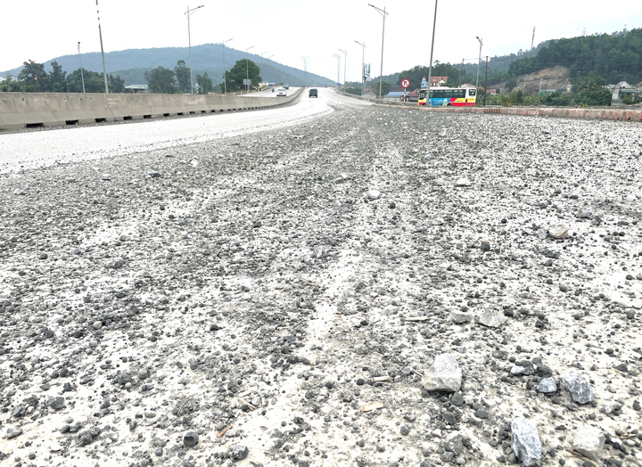 Xe cơi nới thành thùng, quá hạn kiểm định tung hoành ở Khu kinh tế Nghi Sơn - 17