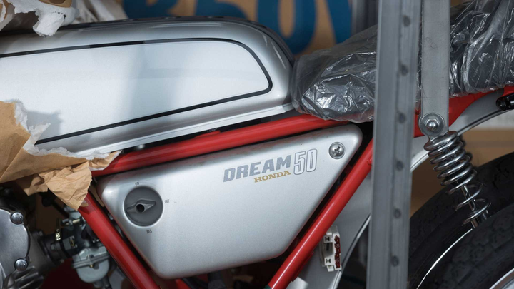 Ngắm Honda Dream 50 đời 1998 chưa 'đập hộp', hàng hiếm giá đắt đỏ - 7