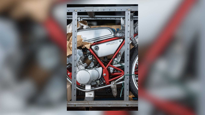 Ngắm Honda Dream 50 đời 1998 chưa 'đập hộp', hàng hiếm giá đắt đỏ - 4