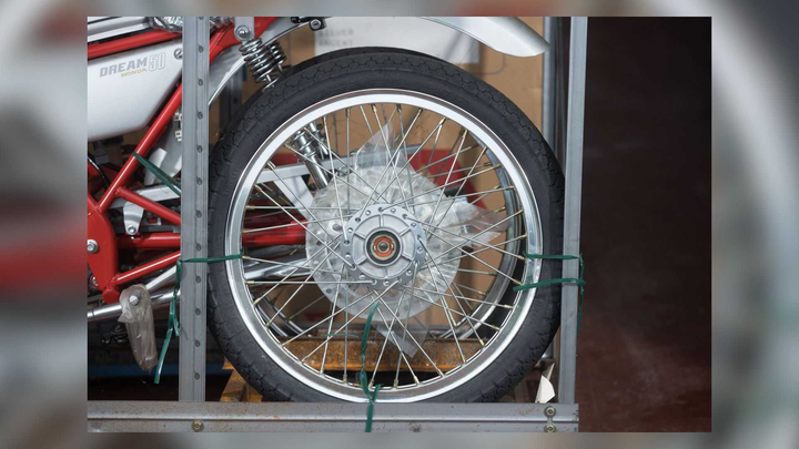 Ngắm Honda Dream 50 đời 1998 chưa 'đập hộp', hàng hiếm giá đắt đỏ - 5