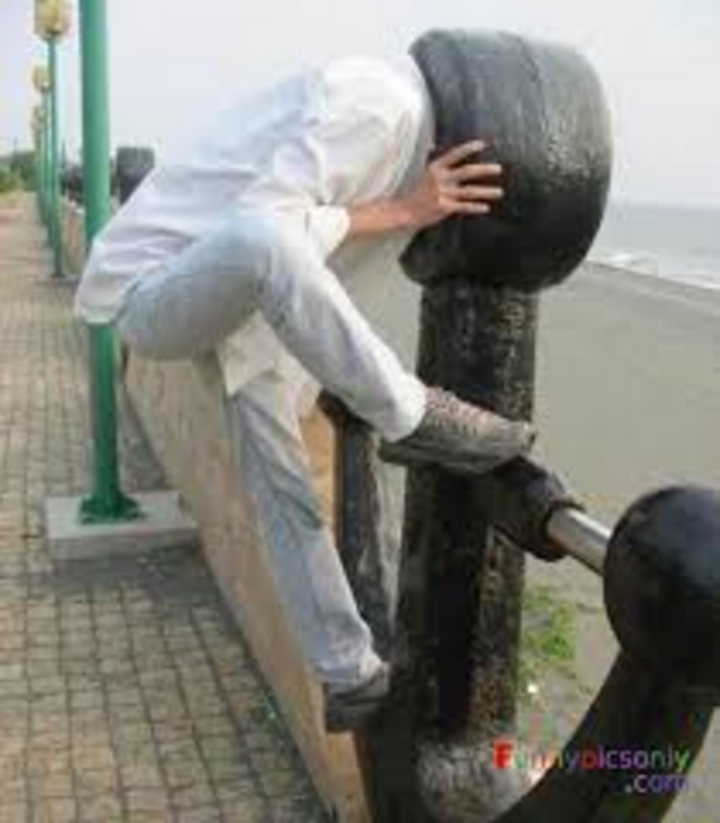 Lạ đời những tình huống mắc kẹt không tưởng, cần lắm một lời giải thích - 7