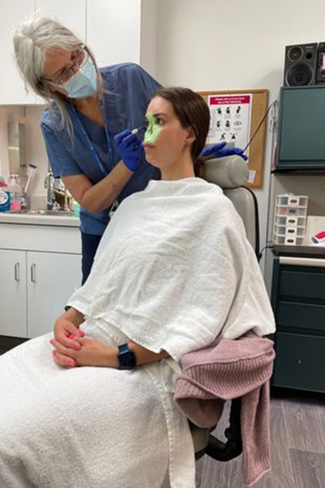 Cứ rửa mặt là đau, cô gái phải cắt toàn bộ mũi - 3