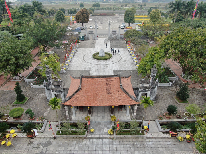 Đền Hai Bà Trưng, Hà Nội: Điểm đến du lịch văn hóa tâm linh hấp dẫn - 1