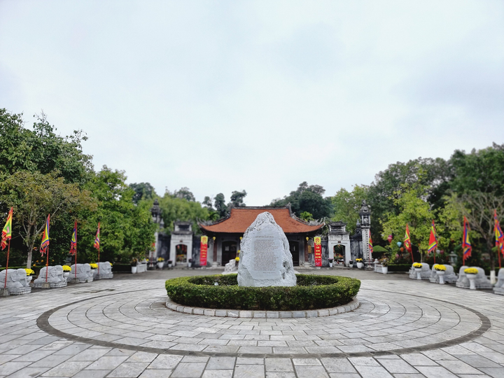 Đền Hai Bà Trưng, Hà Nội: Điểm đến du lịch văn hóa tâm linh hấp dẫn - 2