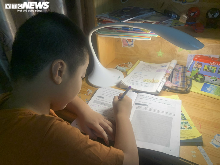 Học sinh tiểu học TP.HCM đi học lại: Xuất hiện F0, trường xử lý ra sao? - 2