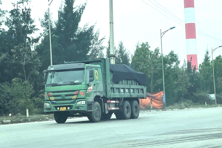 Xe cơi nới thành thùng, quá hạn kiểm định tung hoành ở Khu kinh tế Nghi Sơn - 16