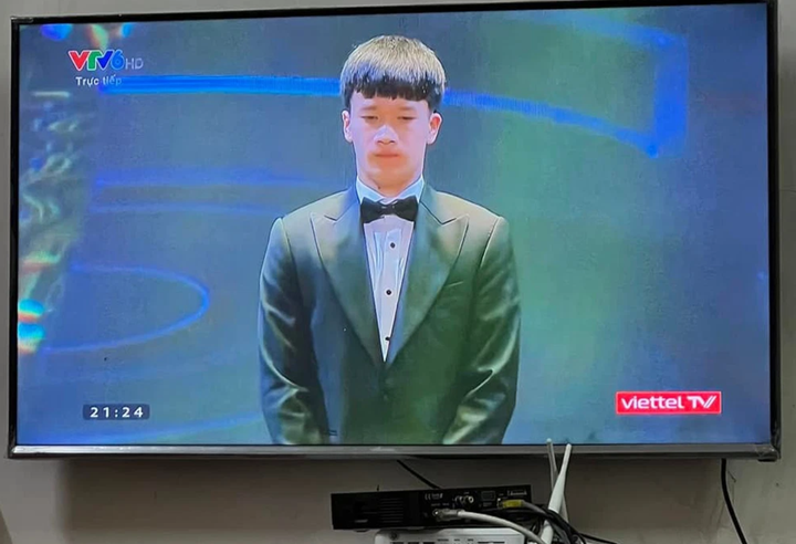 '50 sắc thái' trái ngược của 2 gương mặt gây sốt lễ trao giải Quả bóng vàng - 5