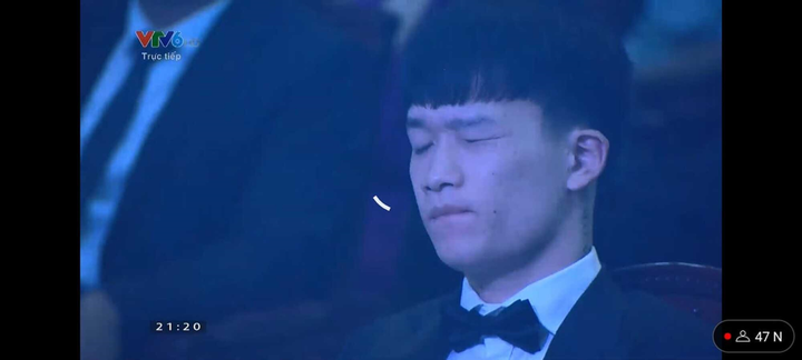 '50 sắc thái' trái ngược của 2 gương mặt gây sốt lễ trao giải Quả bóng vàng - 3