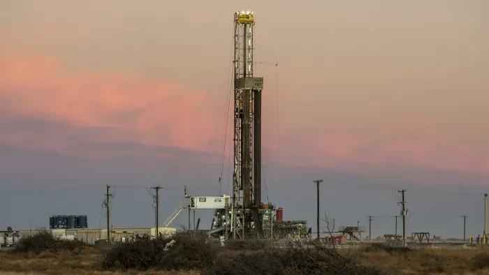 Mỹ tái thống trị ngành sản xuất dầu nhờ khủng hoảng Ukraine? - 1