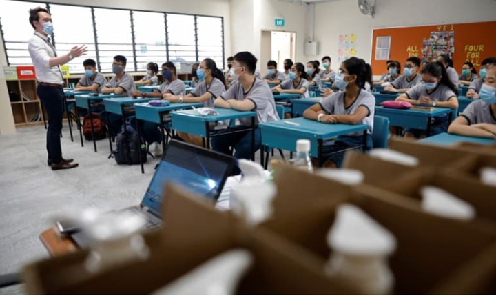 Xuất hiện F0 ở trường học, các nước xử lý ra sao? - 2