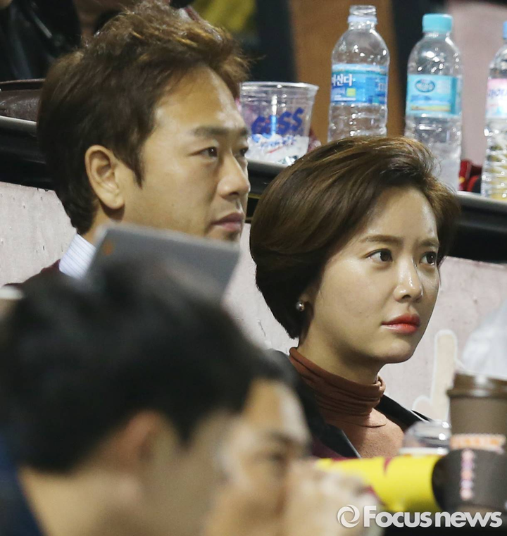 3 cặp sao muốn ly dị nhưng đổi ý: Có đôi đến tòa sai ngày, rủ nhau ăn phở rồi về - 7