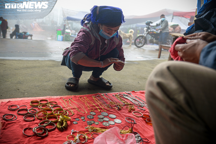 Ảnh: Độc đáo phiên chợ trong sương của người Hà Nhì đen - 10