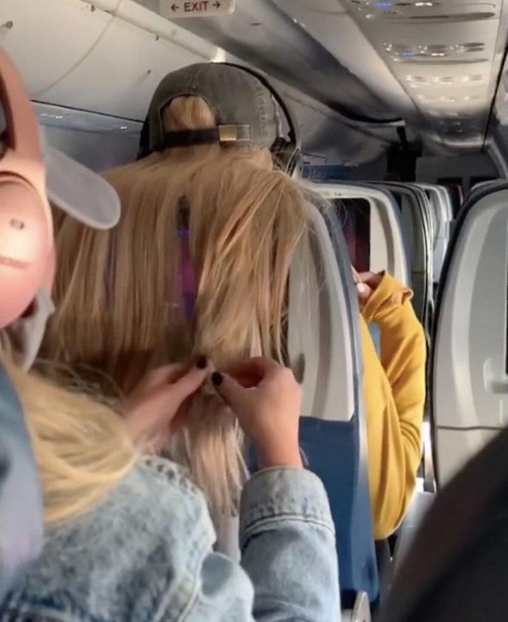 Cảnh ‘kinh khủng’ trên máy bay gây tranh cãi, dân mạng bày đủ cách xử lý hết hồn - 2