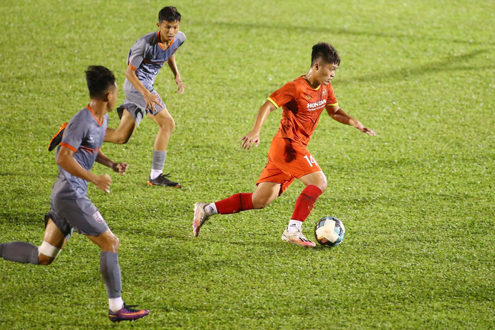 U23 Việt Nam vs U23 Singapore: Tốc độ khắc chế sức mạnh - 3