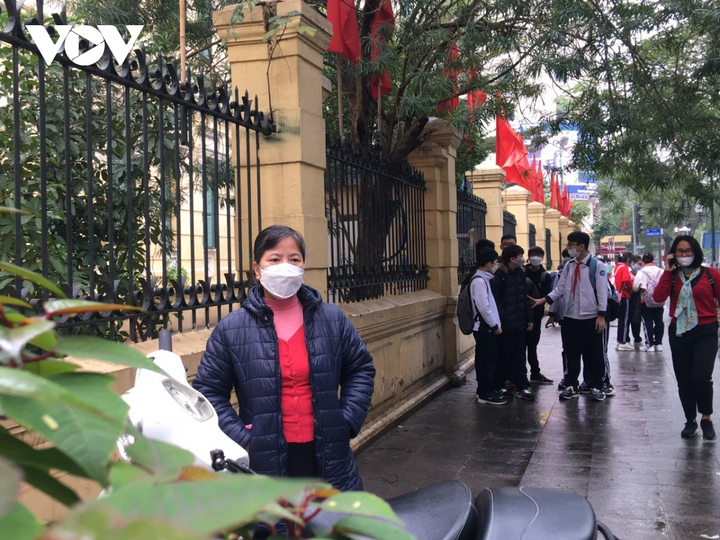 Phụ huynh không còn 'giật mình' khi nhận tin xuất hiện F0 trong trường học - 3