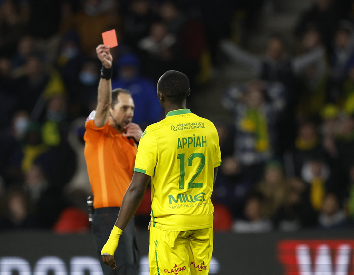 PSG thua Nantes 1-3 - 6