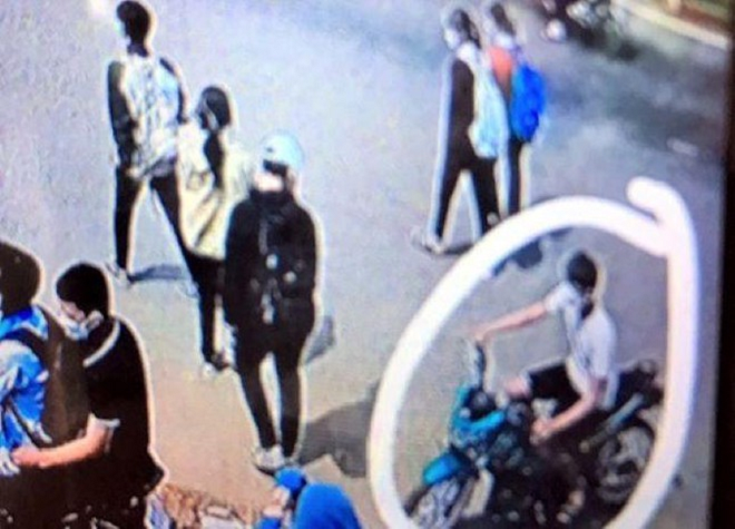 Tạm giữ 4 nghi can đánh chết một học sinh trước cổng trường - 1