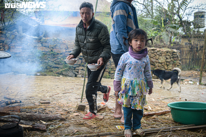 Ảnh: Cuộc sống người Y Tý những ngày băng giá, nhiệt độ dưới 0°C - 4