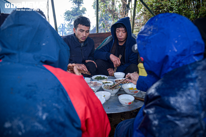 Ảnh: Cuộc sống người Y Tý những ngày băng giá, nhiệt độ dưới 0°C - 8