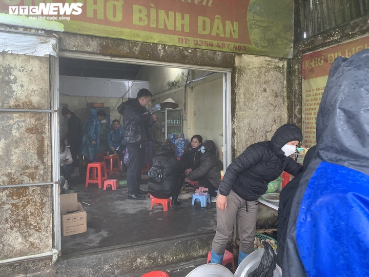 Ảnh: Du khách ùn ùn đi săn băng tuyết, ô tô tắc dài chờ lên đỉnh Mẫu Sơn - 10