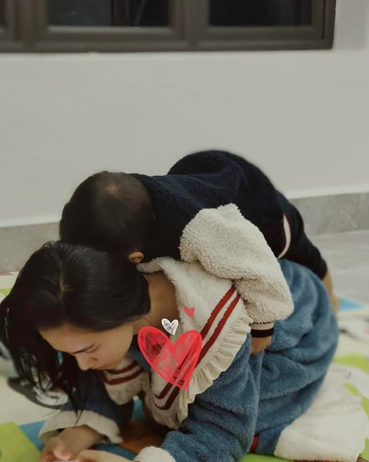 Hòa Minzy có gì ở tuổi 26: 1 thiên thần đáng yêu, lo cho bố mẹ đến nơi đến chốn - 3