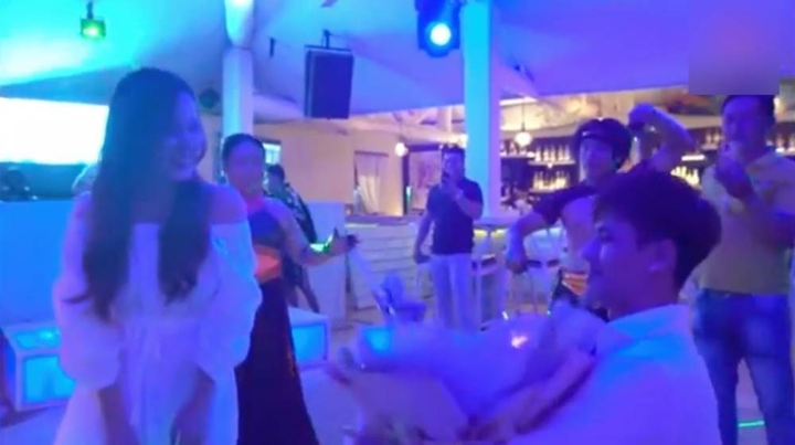 Bất ngờ với 3 màn cầu hôn giả giả thật thật: Cao Thái Sơn chính thức 'chốt đơn'? - 7