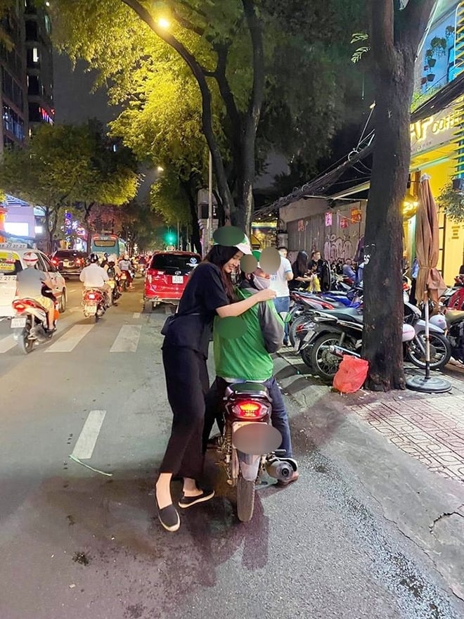 Bắt gặp sao Việt vi vu xe máy: Không hào nhoáng xa hoa, chỉ thấy bình dị gần gũi - 3
