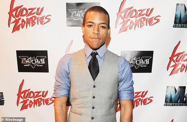 54429643-10532871-image-m-2_1645377934098 'Ông trùm âm nhạc' Jamal Edwards đột tử - 4