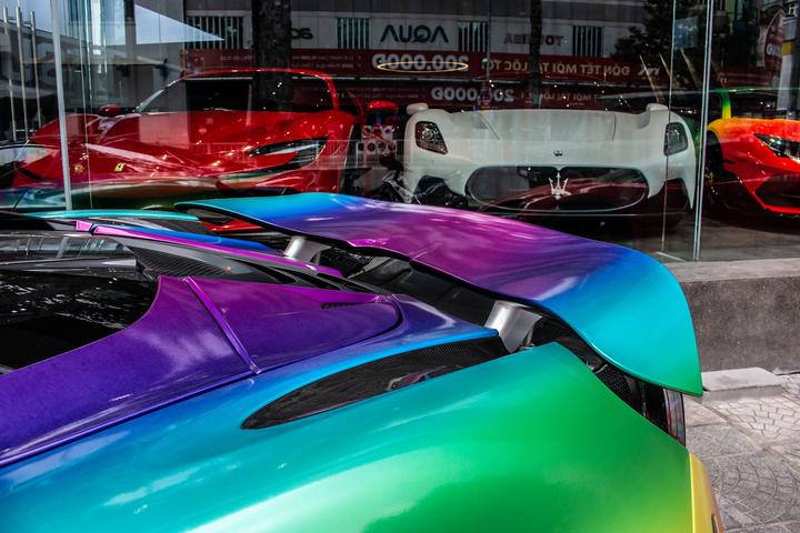 McLaren 720S Spider màu độc tại TP.HCM - 9