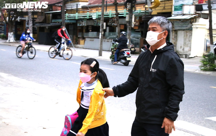 Học sinh tiểu học Đà Nẵng đến trường sau 6 tháng ở nhà - 3