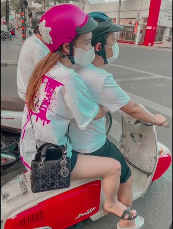 Bắt gặp sao Việt vi vu xe máy: Không hào nhoáng xa hoa, chỉ thấy bình dị gần gũi - 2