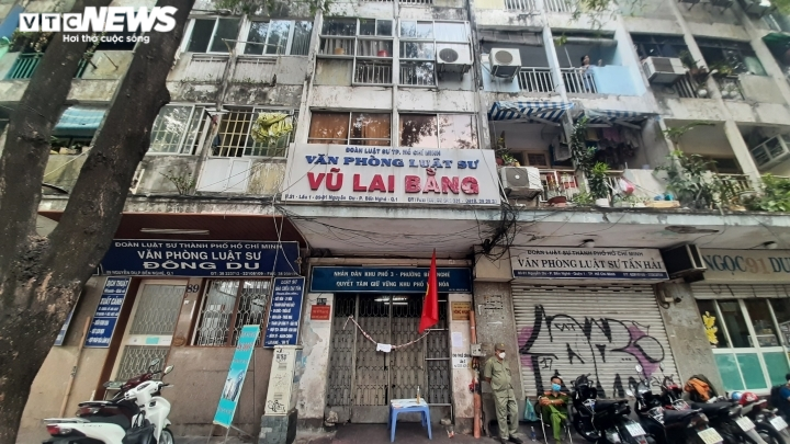 TP.HCM phong tỏa tạm thời một chung cư ở quận 1 có hơn 20 ca COVID-19 - 2