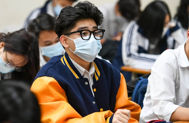 Nhiều tỉnh thành cho học sinh quay lại học trực tuyến - 1