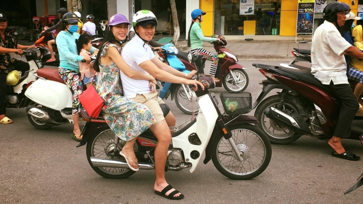 Bắt gặp sao Việt vi vu xe máy: Không hào nhoáng xa hoa, chỉ thấy bình dị gần gũi - 5