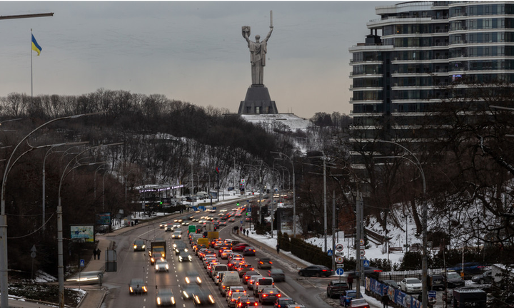 Ukraine thiệt hại cả tỷ USD mỗi tháng vì căng thẳng khu vực gia tăng - 1