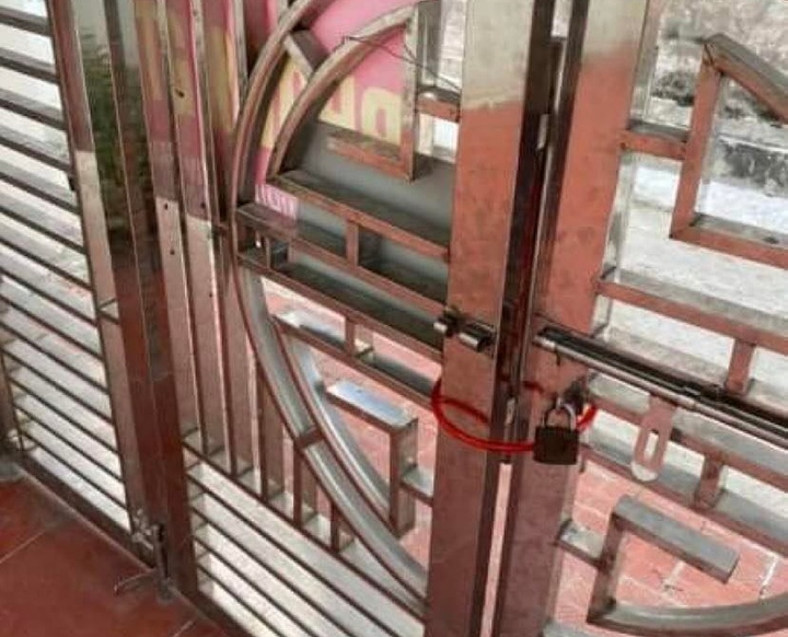 Trưởng thôn khóa cửa nhà có F0: Chủ tịch xã nói do dân thiếu ý thức phòng dịch - 1