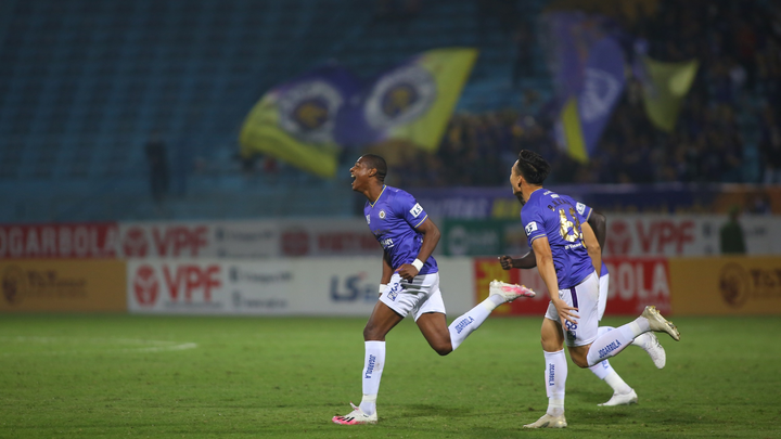 Sân Hàng Đẫy đón 5.000 khán giả ở vòng 1 V-League 2022 - 1