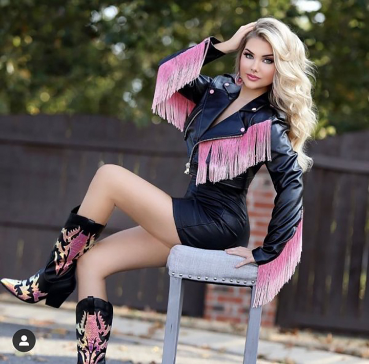 2 Hoa hậu nhí chịu cảnh 'chín ép': Bị mẹ ép tiêm botox, trang điểm già dặn - 4