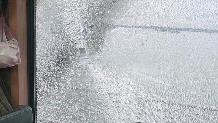 Quảng Bình: Triệu tập 10 học sinh ném đá vỡ kính tàu SE4 - 1