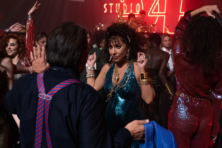 Lady Gaga diễn xuất cực 'đỉnh' khi đóng 'quả phụ đen' trong 'Gia tộc Gucci' - 4