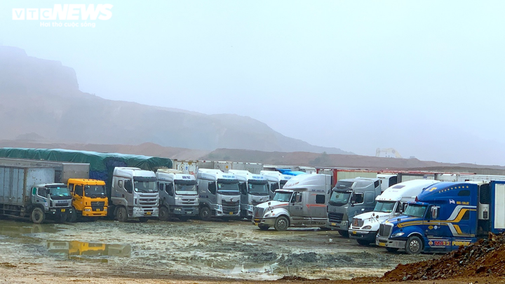 Lạng Sơn tiếp tục dừng nhận xe chở hoa quả tươi lên cửa khẩu - 1