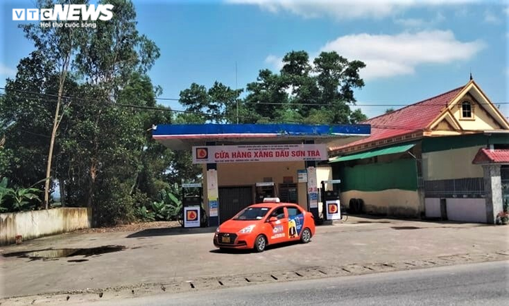 Ngừng bán xăng dầu, hai cửa hàng ở Hà Tĩnh bị phạt 45 triệu đồng - 1