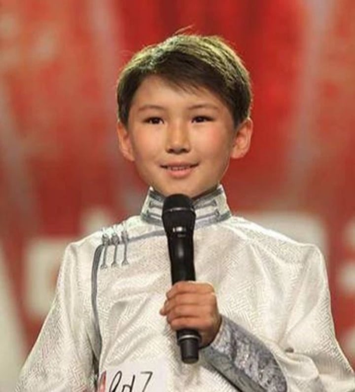 Cậu bé Mông Cổ hát về mẹ khiến triệu người bật khóc lột xác không ngờ sau 11 năm - 3