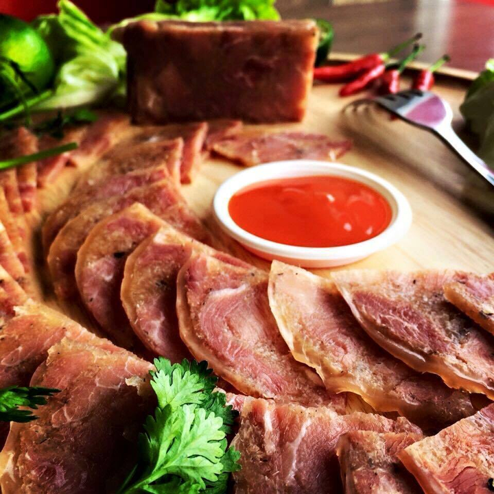 Giò chả không còn xa lạ, nhưng bạn đã thử ăn món giò me trứ danh ở Nghệ An chưa? - 3