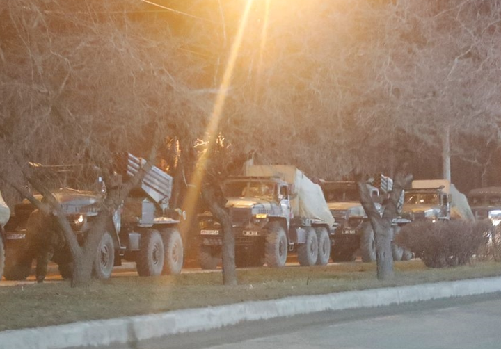 Trực tiếp: Lính dù Nga kiểm soát sân bay gần thủ đô Kiev - 12