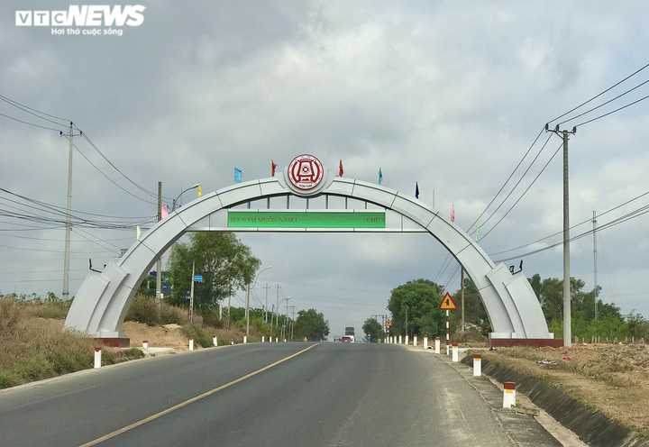 5 cổng chào tiền tỉ xây trái phép ở Kon Tum nhiều lần bị yêu cầu dỡ bỏ - 2