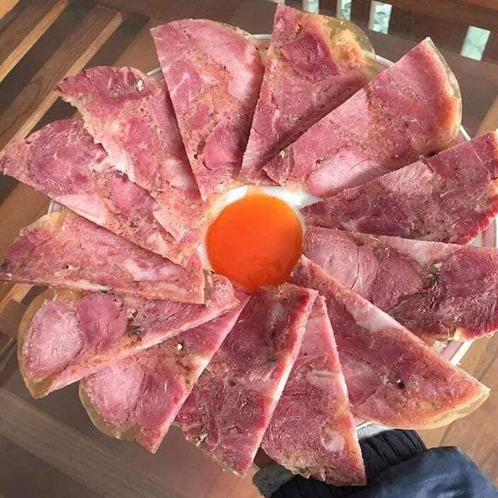 Giò chả không còn xa lạ, nhưng bạn đã thử ăn món giò me trứ danh ở Nghệ An chưa? - 1